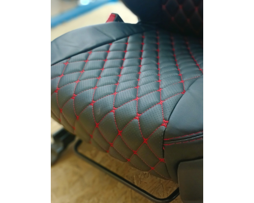 Чехлы на передние сиденья 2 шт; FRONT "РОМБ Бабочка"; ЧЕРНЫЙ; экокожа , Красная нить. Фото